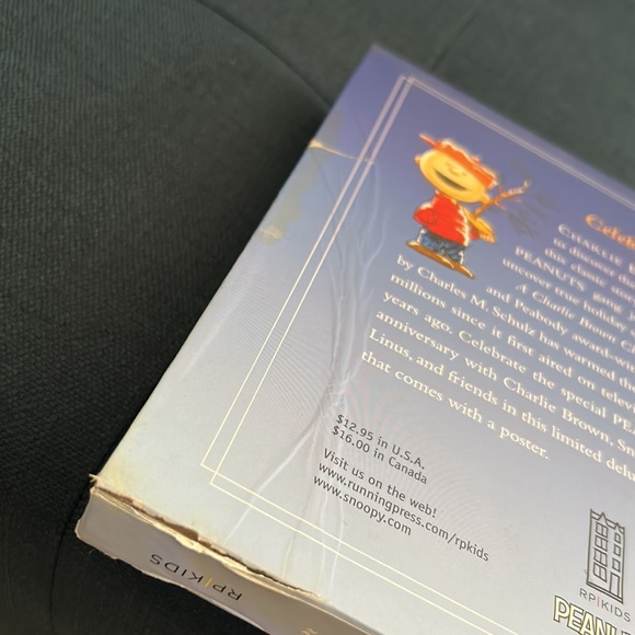 A Charlie Brown Christmas boxed book set  and coloring kit - Picture 8 of 13